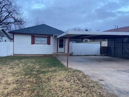 218 Elm St, Clyde, TX, 79510-3613 | Card Image