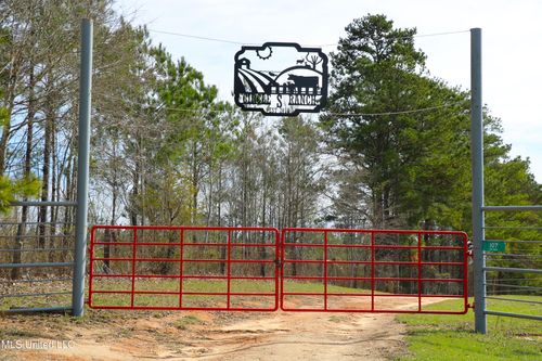 107 County Road 224, Pachuta, MS, 39347-5090 | Card Image