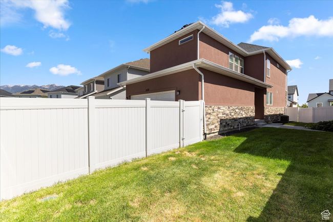 Side yard | Image 29