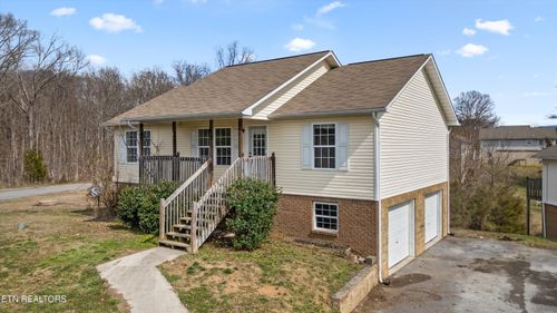 2422 Scenic Mountain Dr, Sevierville, TN, 37876-3419 | Card Image