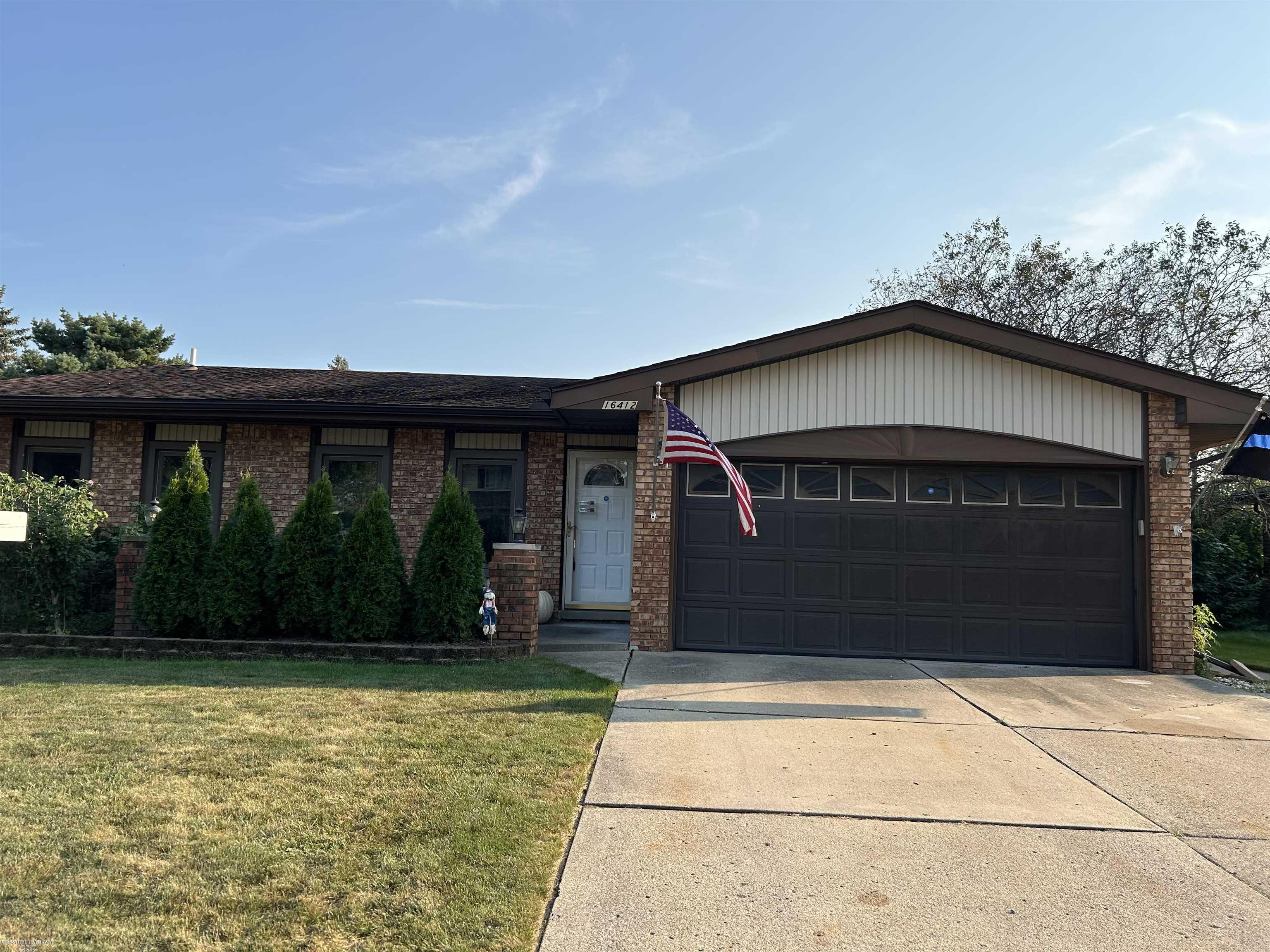Monticello Dr, Clinton Township, MI 48038