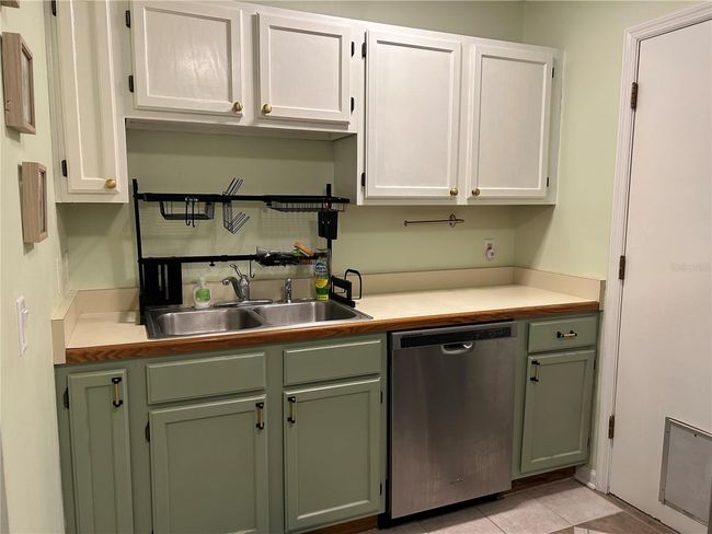 4135 Nw 16 Th Dr, Townhouse with 3 bedrooms, 2 bathrooms and null parking in GAINESVILLE FL | Image 4
