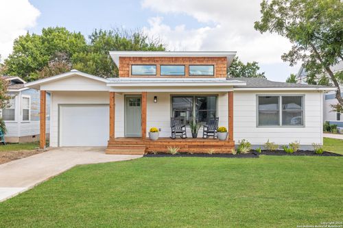 320 Hickman St, Boerne, TX, 78006-2711 | Card Image