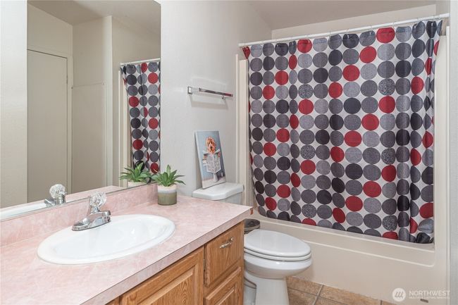 Hallway bathroom. On the right side, there is a door to the laundry | Image 19