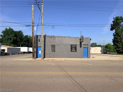 46 S Leavitt Rd, Leavittsburg, OH, 44430-9469 | Card Image