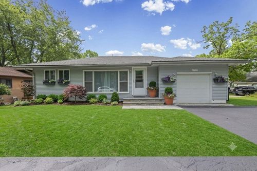 6777 Dandison Blvd, West Bloomfield, MI, 48324-2815 | Card Image