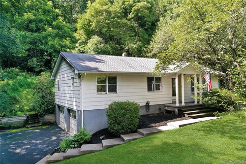 18 Stage Rd, Pine Island, NY, 10969-1602 | Card Image