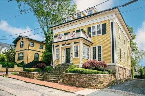 apt-a-75 Pelham St, Newport, RI, 02840-3165 | Card Image