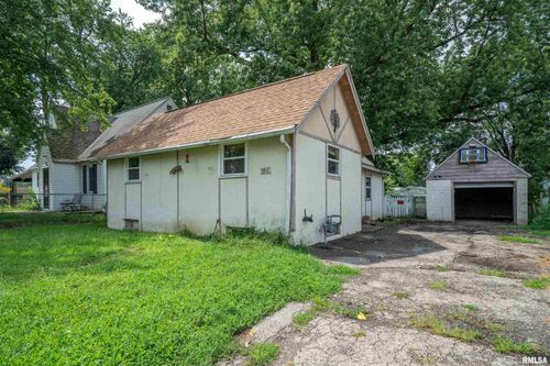 1911 Quaker St, Pekin, IL, 61554-5453 | Card Image