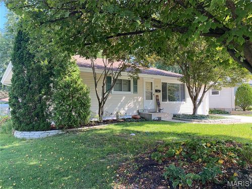 110 Eldorado Dr, Florissant, MO, 63031-5319 | Card Image