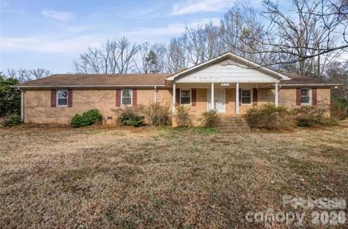 8122 Knollwood Cir, Charlotte, NC, 28213-5083 | Card Image