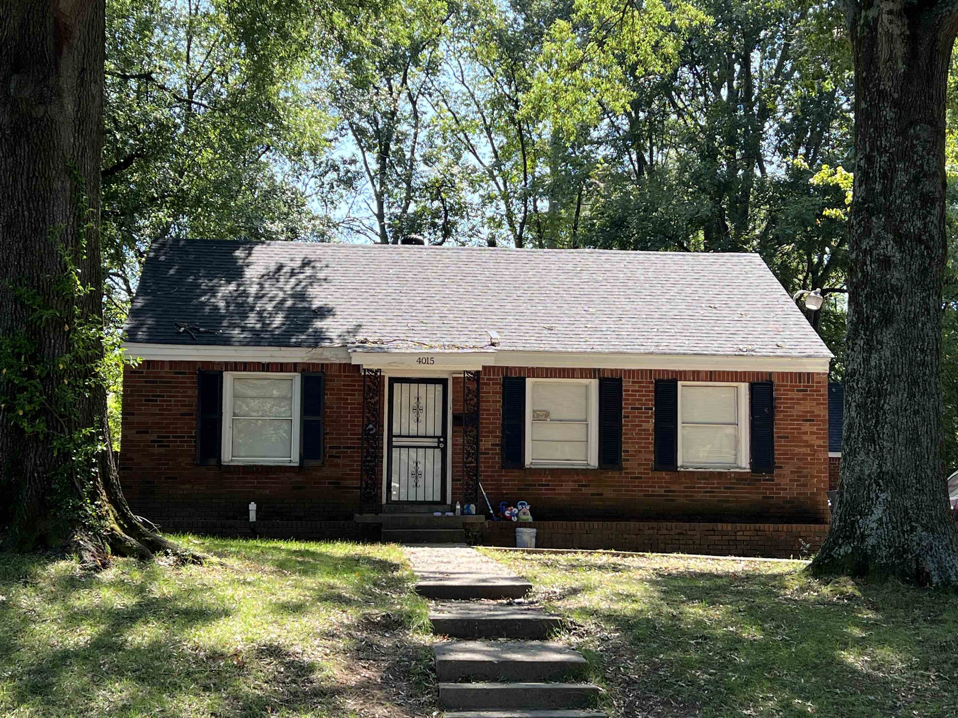 Queensbury Cir, Memphis, TN 38122