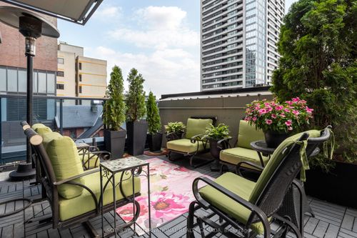 402-28 Linden St, Toronto, ON, M4Y0A4 | Card Image