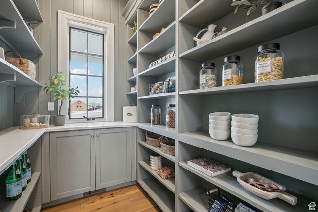 Pantry with visible vents | Image 21