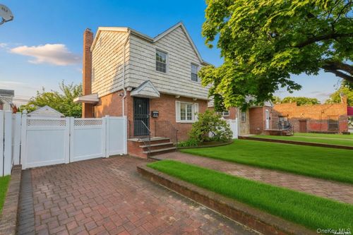 5847 215th Street, New York, NY, 11364 | Card Image