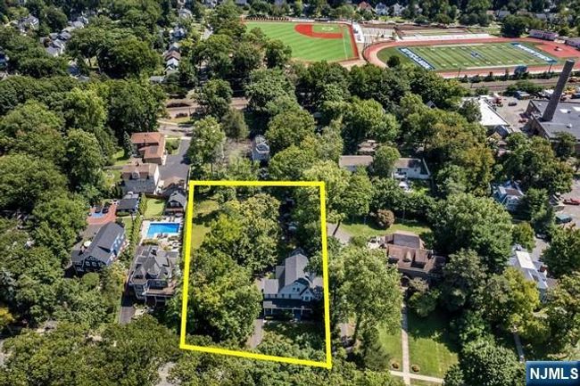 163 Park St, Home with 10 bedrooms, 1 bathrooms and null parking in Montclair NJ | Image 11