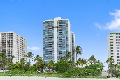 510 - 2655 Collins Ave, Condo with 2 bedrooms, 2 bathrooms and null parking in Miami Beach FL | Image 1