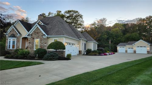 8540 Riverview Dr, Garrettsville, OH, 44231-9797 | Card Image