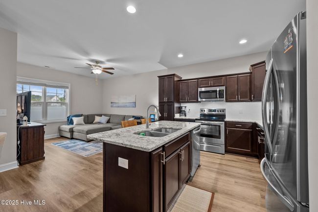 323 S Stingray Ln, Townhouse with 3 bedrooms, 3 bathrooms and 1 parking in Sneads Ferry NC | Image 5