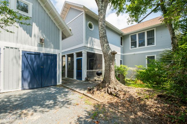 DBLE GARAGE - GREAT STORAGE - PATIO; SCRN PORCH | Image 31