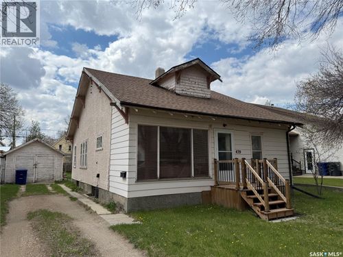 439 Assiniboia St, Weyburn, SK, S4H0R5 | Card Image