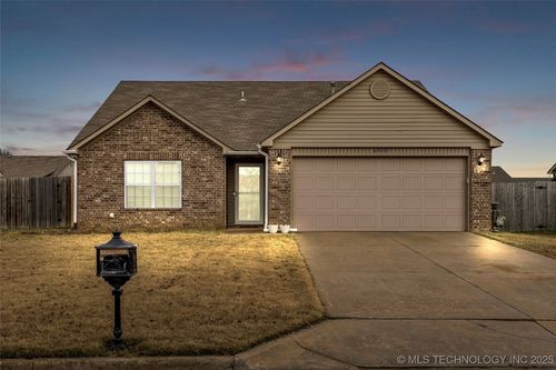 8949 S 259th East Ave, Broken Arrow, OK, 74014-7831 | Card Image