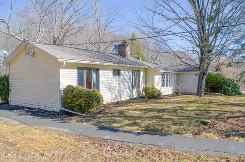 689 Old Rd, East Windham, NY, 12439-5010 | Card Image