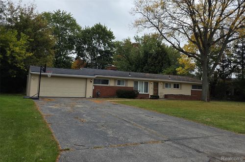 32280 Queensboro St, Farmington Hills, MI, 48334-1630 | Card Image