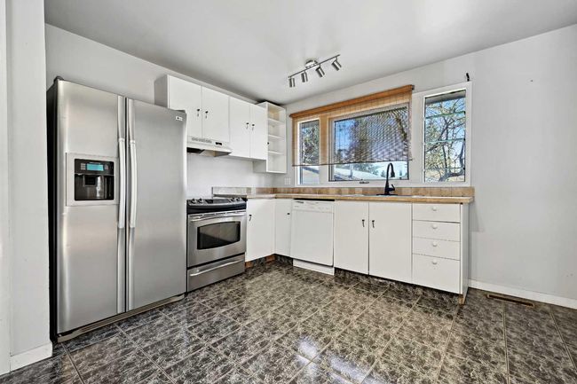 111 Allandale Close Se, House other with 3 bedrooms, 3 bathrooms and 2 parking in Calgary AB | Image 15
