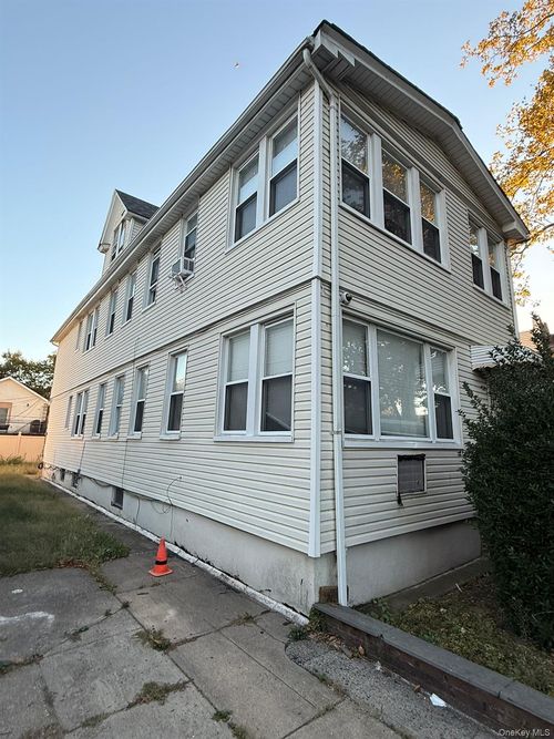13842 Hoover Ave, Jamaica, NY, 11435-1132 | Card Image