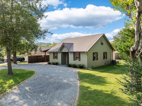 310 2 View Rd, Pigeon Forge, TN, 37863-5248 | Card Image