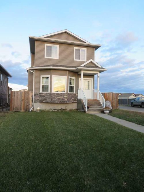 7501 115 Street, Home with 4 bedrooms, 3 bathrooms and 2 parking in Grande Prairie AB | Card Image