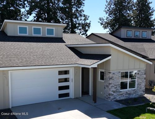 7400 N Breaux Dr, Coeur D Alene, ID, 83815-8438 | Card Image