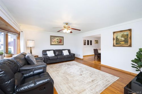 15 Alexander Dr, Syosset, NY, 11791-4814 | Card Image