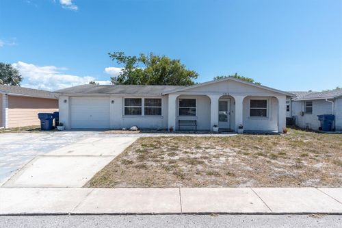3352 Seffner Dr, HOLIDAY, FL, 34691-3341 | Card Image