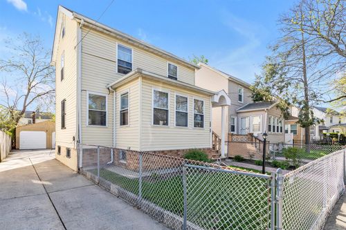 122 Lucas St, Springfield Gardens, NY, 11413-1036 | Card Image