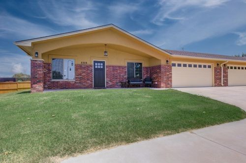 2228 Cottonwood Ct, Winfield, KS, 67156-5405 | Card Image