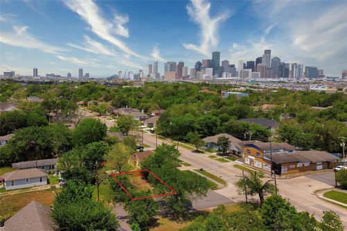2604 Canfield St, Houston, TX, 77004-2202 | Card Image