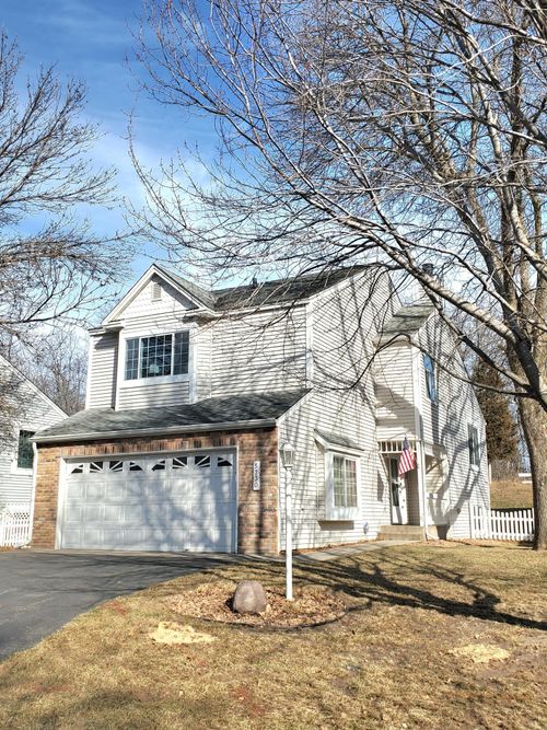 5730 Donegal Dr, Shoreview, MN, 55126-3701 | Card Image