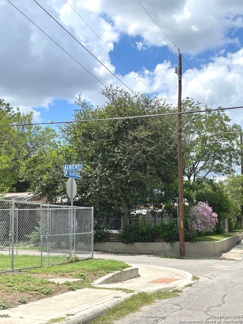 205 Albert St, San Antonio, TX, 78207-1104 | Card Image