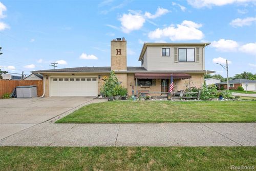21301 Violet St, Saint Clair Shores, MI, 48082-1560 | Card Image