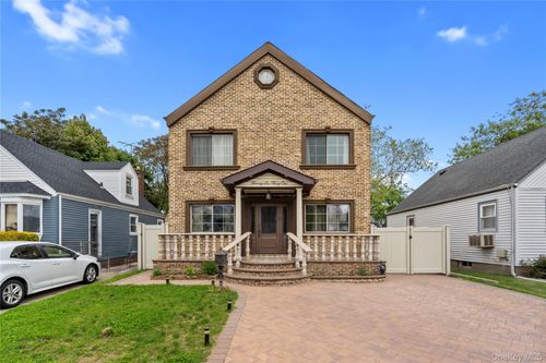 7631 264th St, Glen Oaks, NY, 11004-1144 | Card Image