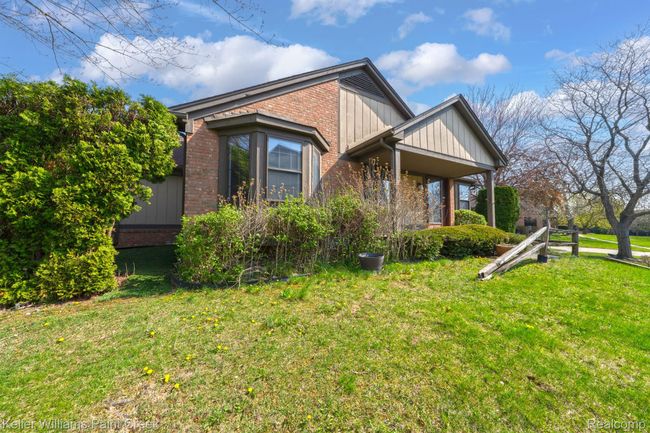 269 Meadow Bridge Dr, Condo with 2 bedrooms, 2 bathrooms and null parking in Rochester Hills MI | Image 9
