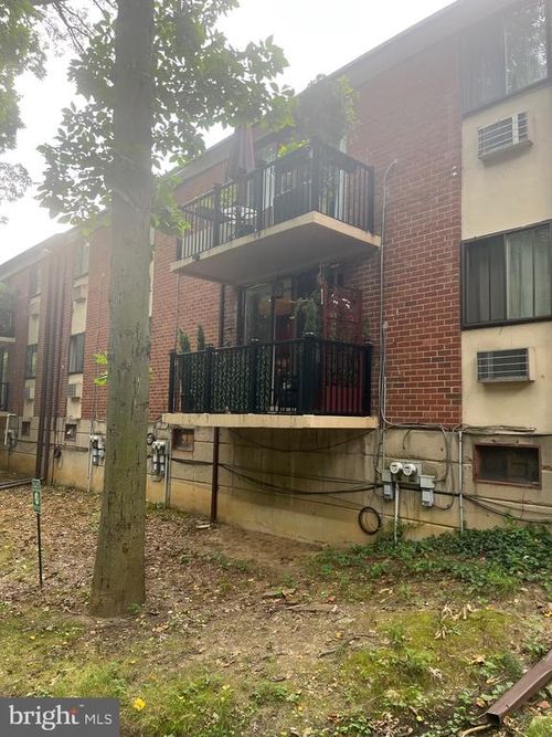 apt-e21-100 E Glenolden Ave, GLENOLDEN, PA, 19036-2214 | Card Image