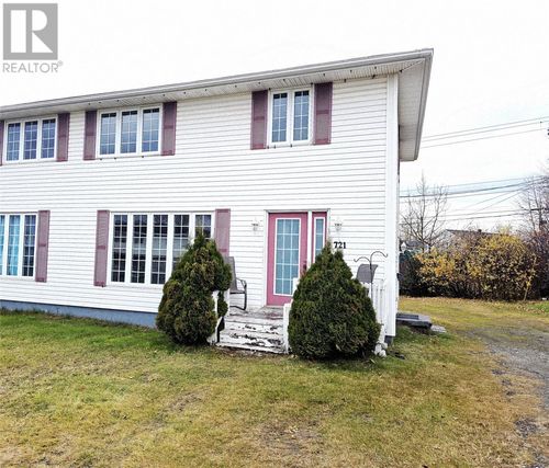 721 Stirling Cres, Labrador City, NL, A2V1Y9 | Card Image