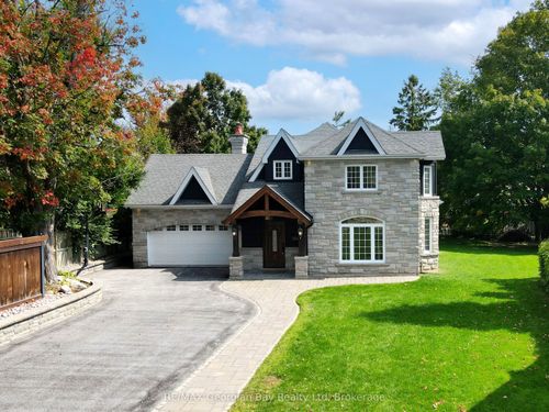 105 Duckworth St, Barrie, ON, L4M3V9 | Card Image