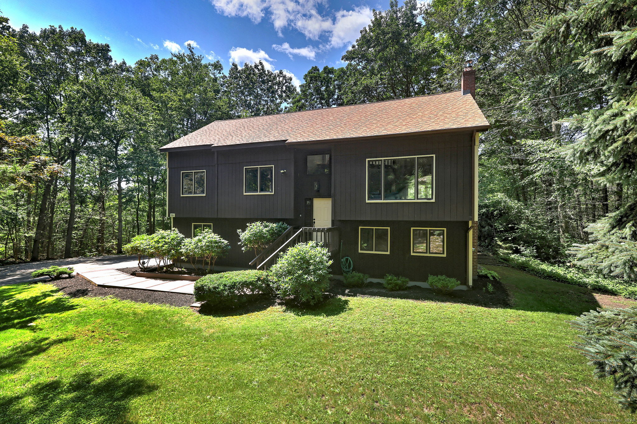 Northwood Dr, Guilford, CT 06437