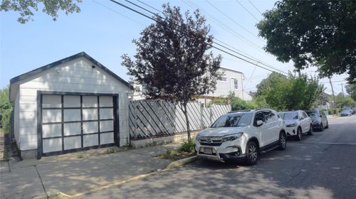 20401 34th Ave, Bayside, NY, 11361-1240 | Card Image