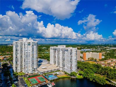 712 - 2780 Ne 183rd St, Condo with 2 bedrooms, 2 bathrooms and null parking in Aventura FL | Image 1