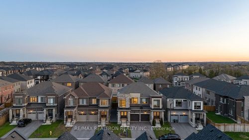 10 Hinkson Street, Whitby, ON, L1P1Y2 | Card Image